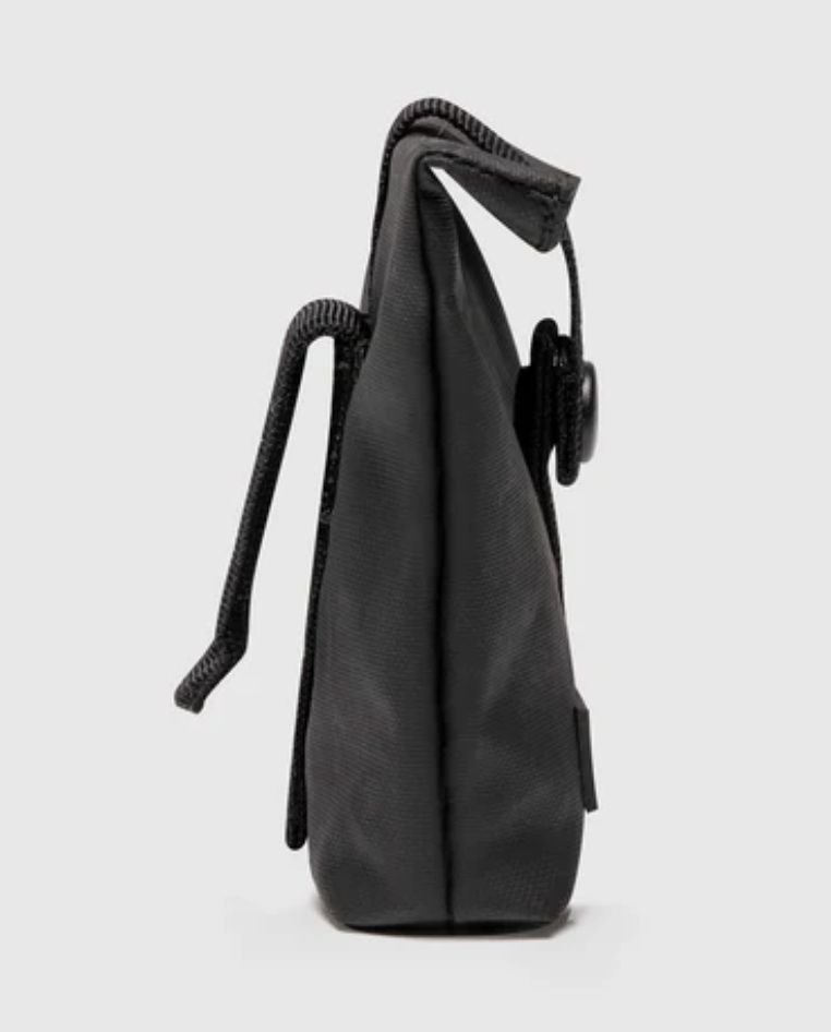 Load image into Gallery viewer, Canada Pooch Handsfree Core Treat Pouch