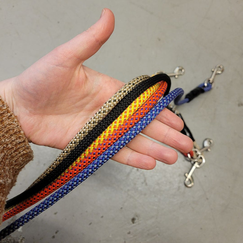 Load image into Gallery viewer, Mountain Dog 7' Versatile Mini Leash Assorted Colours