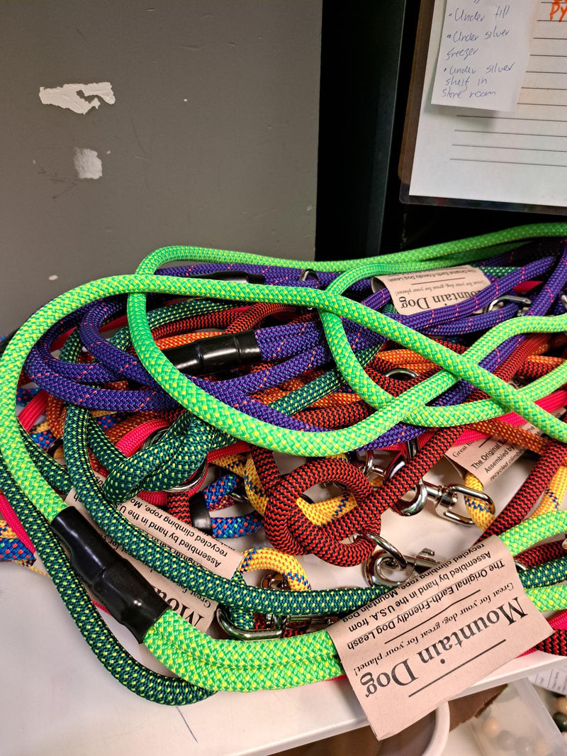 Load image into Gallery viewer, Mountain Dog 10&#39; Sniffy Leash Assorted Colours - not wearable
